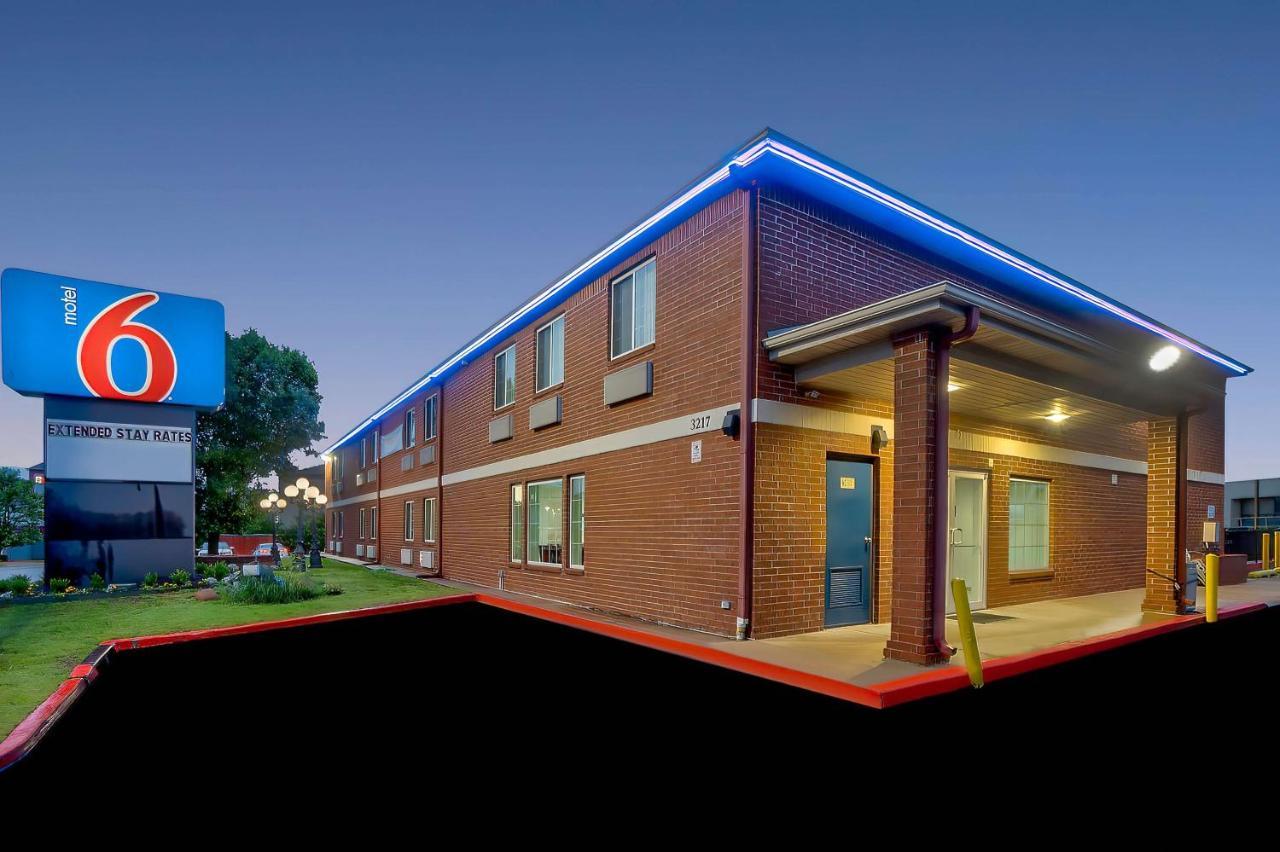 Motel 6 Tulsa, Ok - Central Екстериор снимка